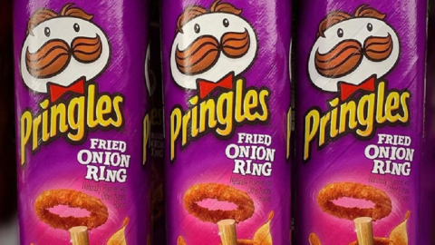 The Pringles Fried Onion Ring Flavor Is Back And I Am On My Way To Get Some!