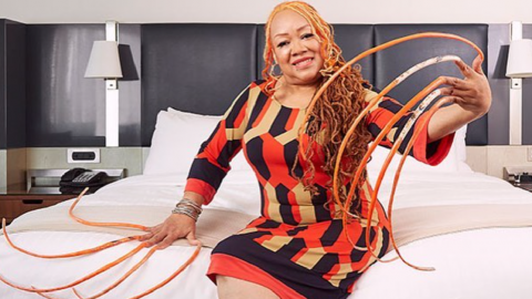 The Lady With The World’s Longest Fingernails Gets Them Cut After 30 Years