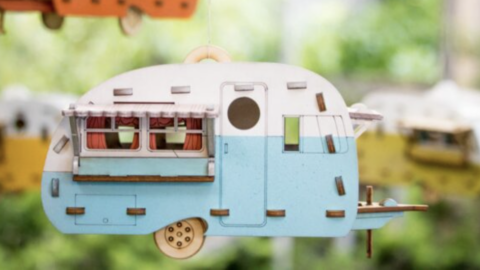 This Retro Camper Birdhouse Is The Perfect Addition To Your Yard
