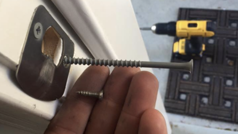 This Dad Taught His Daughter To Change The Screws On Her Door Hinges and It Is Genius