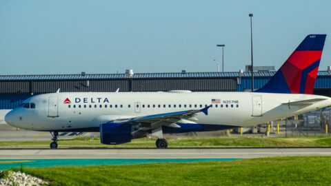 Delta Just Announced They Will Resume Drink And Snack Service For Passengers On Flights