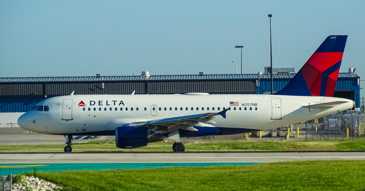 Delta Just Announced They Will Resume Drink And Snack Service For Passengers On Flights