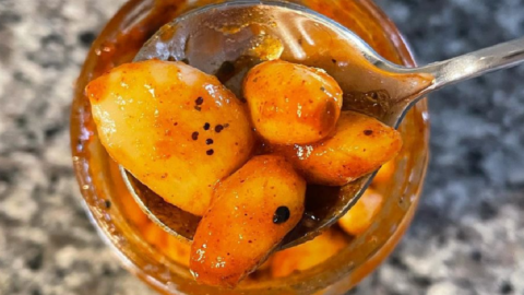 Spicy Sriracha Pickled Garlic Is The Hot New Food Trend Everyone Is Eating and I’m Not Sure How To Feel