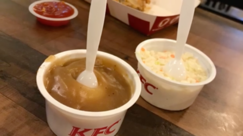 A KFC Employee Shows How They Make Their Mashed Potatoes And It Doesn’t Include Actual Potatoes