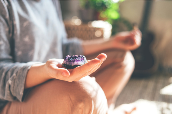 how to manifest with crystals