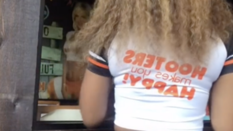Hooters New Wardrobe Is So Bad, It’s Causing Waitresses To Quit And I Can See Why