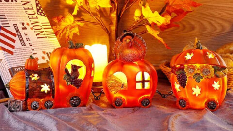 This Lighted Pumpkin Train Is The Perfect Centerpiece For Thanksgiving Dinner