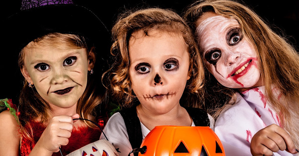 I Let My 14 Year Old Go Trick-Or-Treating And I Won’t Apologize For It