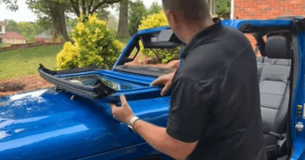 People Are Just Finding Out That Jeep Windshields Can Be Taken Off and Everyone Is Shocked About It