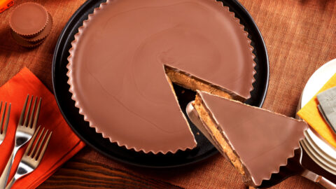 This Reese’s Thanksgiving Pie Is 3.4 Pounds Of Pure Happiness
