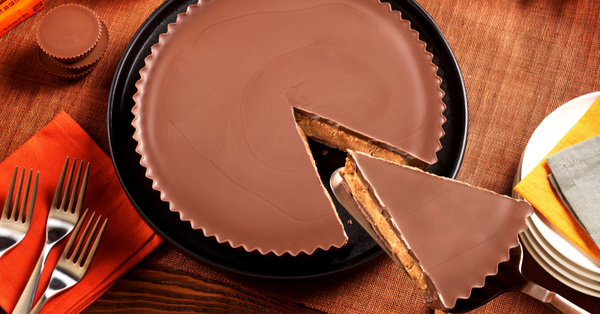 This Reese’s Thanksgiving Pie Is 3.4 Pounds Of Pure Happiness