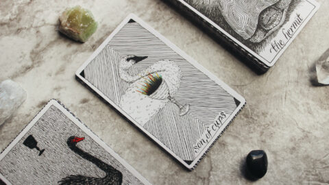 How to prepare a new tarot deck