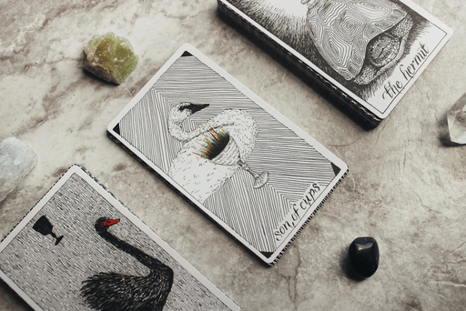 How to prepare a new tarot deck