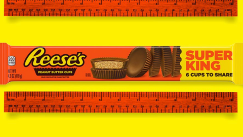 Reese’s New Super King Size Candy Bar Is Over a Foot Long and It’s Everything I’ve Ever Wanted