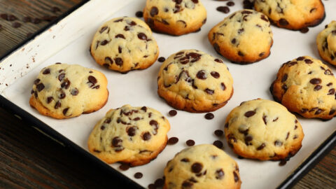 This Baking Hack Shows You How to Make Your Chocolate Chip Cookies Perfectly Round 