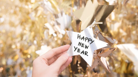 How To Have A Simple New Years Eve Party That’s A Poppin’ Good Time