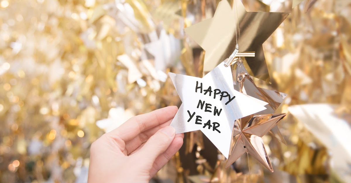 How To Have A Simple New Years Eve Party That’s A Poppin’ Good Time