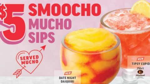 Applebee’s Giant Smoocho Mucho Cocktails Are Only $5 And Are Made to Be Shared With Your Special Someone