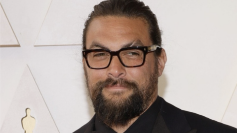 Jason Momoa Shows Support to Ukrainians By Wearing The Country’s Colors at The Oscars