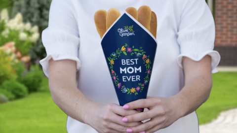 Olive Garden’s Breadstick Bouquet is The Gift Moms Really Want for Mother’s Day