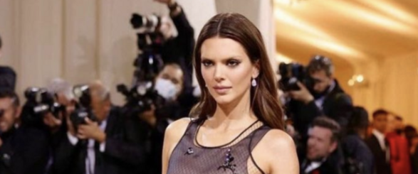 What Happened to Kendall Jenner’s Eyebrows?