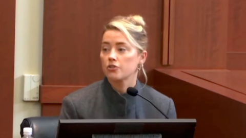A Behavior Specialist Explains Why Amber Heard Constantly Looks At The Jury During Her Testimony
