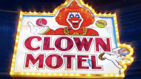This Creepy Clown Motel Has Been Dubbed ‘America’s Scariest Motel’ And I Think I’ll Pass