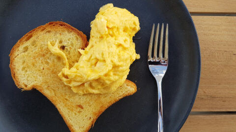 Here’s How to Use The ‘Whirlpool’ Method to Make the Perfect Plate of Scrambled Eggs