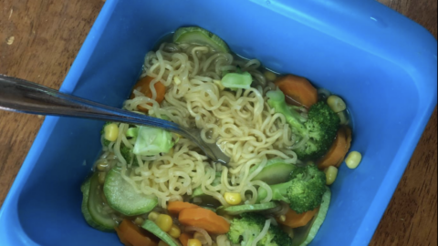 This Bowl Makes Ramen Noodles in 3 Minutes Using The Microwave And It’s A Game Changer For Students Everywhere