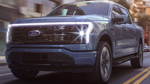 The New Electric Ford F-150 Lightning Can Charge Itself and Now I Want One