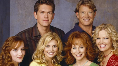 Reba McEntire Wants To Reboot Her ‘Reba’ Sitcom And We Are Here For It