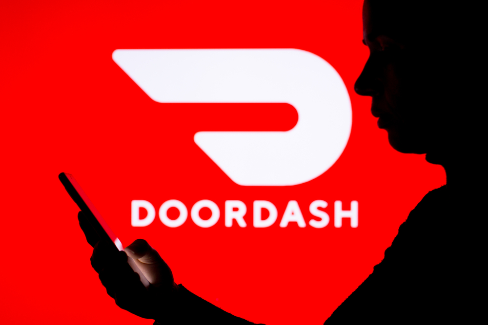 Facebook Is Teaming Up With DoorDash To Deliver Marketplace Purchases and We Are Here For It