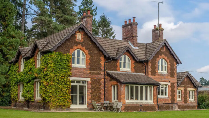 You Can Feel Like Royalty By Staying At A Home Owned By Queen Elizabeth And It’s Gorgeous