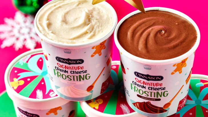 You Can Get Pints of Cinnabon Cream Cheese and Chocolate Frosting Just in Time for The Holidays