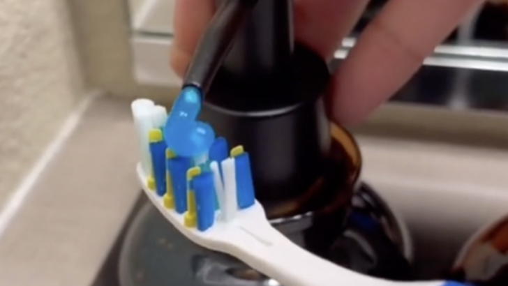 This Toothpaste Dispenser Hack Is A Game Changer For Teeth Brushing Time