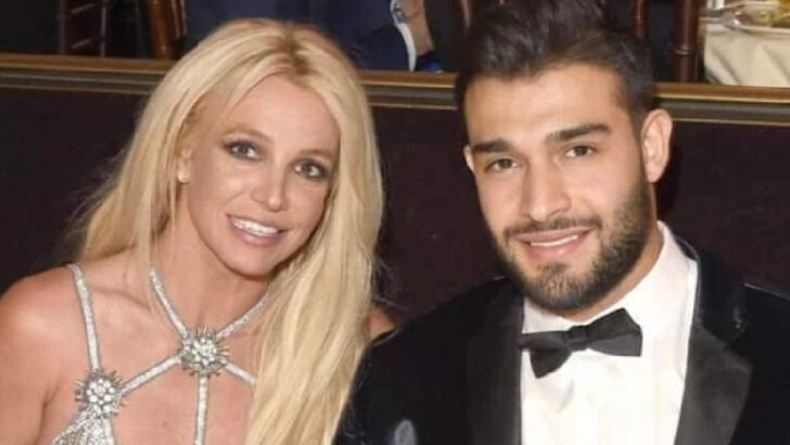 Britney Spears Appears To Have A Public Meltdown In A Restaurant As Her Husband Storms Out