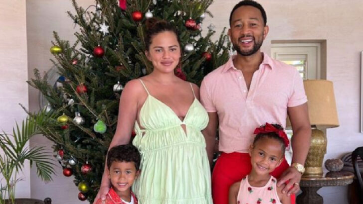Chrissy Teigen and John Legend Announce Their Newborn Daughter’s Name With The Sweetest Picture
