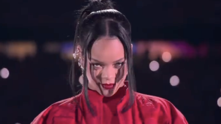 Fans Are Convinced Rihanna Is Pregnant Again After Her Super Bowl Performance