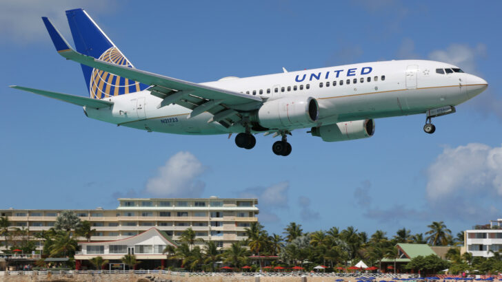 Man Arrested After Trying to Stab A Flight Attendant Using A Broken Metal Spoon On A Plane