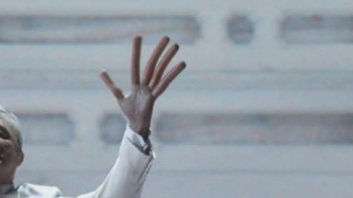 Did Anyone Else See Those Hot Dog Fingers at The Oscars?