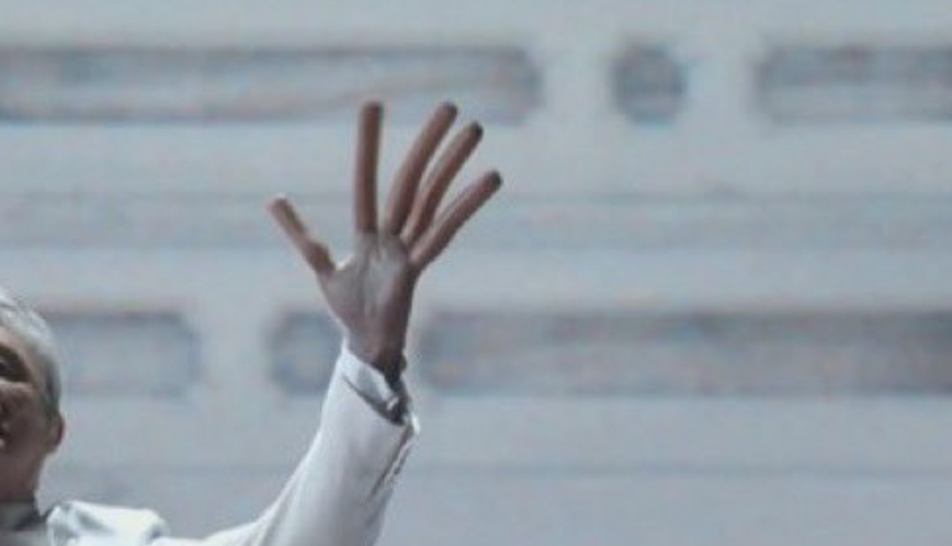 Did Anyone Else See Those Hot Dog Fingers at The Oscars?