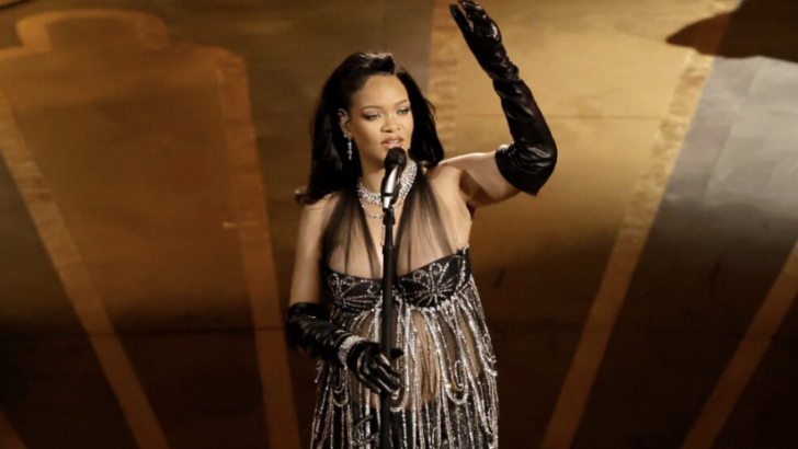 Rihanna Performs While Pregnant at The Oscars and She is Glowing