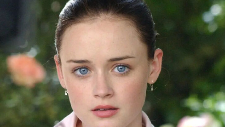 ‘Gilmore Girls’ Costume Supervisor Spills The Tea On Who Rory’s Baby Daddy Is