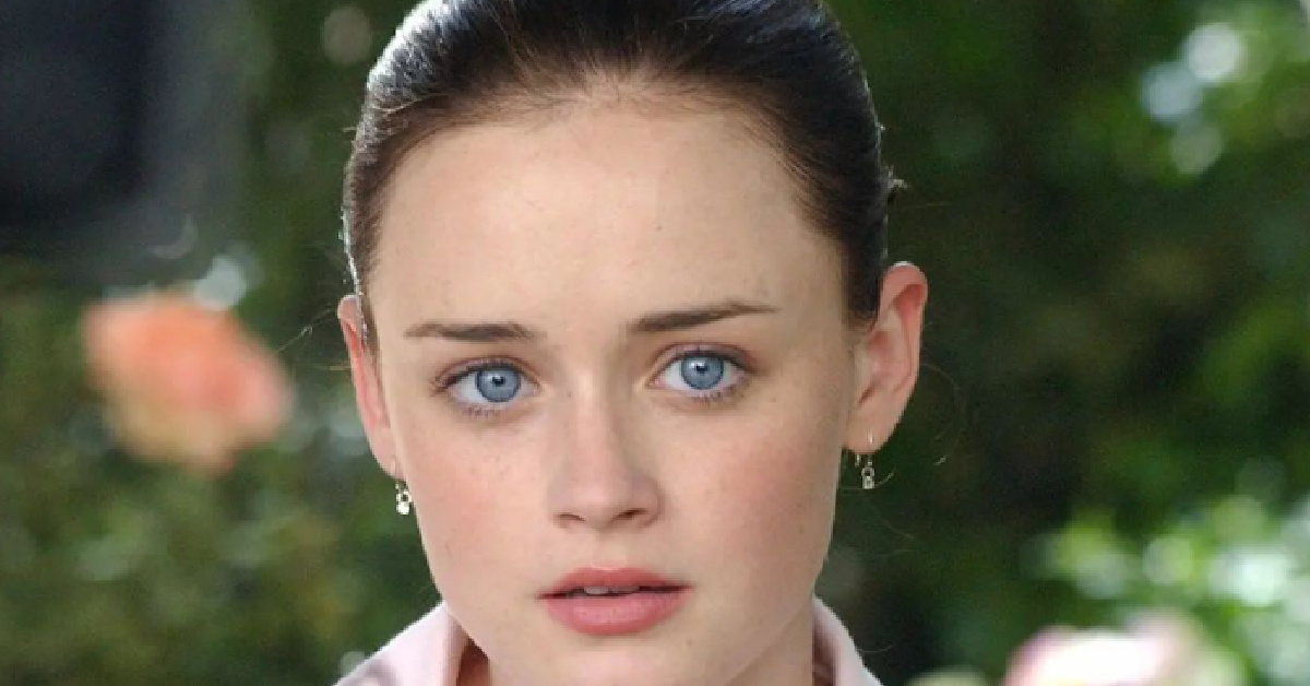 ‘Gilmore Girls’ Costume Supervisor Spills The Tea On Who Rory’s Baby Daddy Is
