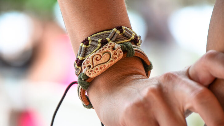 Friendship Bracelets Are Back And Hotter Than Ever