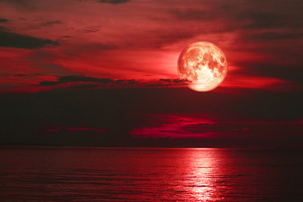 You’ll Soon Be Able to See The Full Strawberry Supermoon, Here’s How.