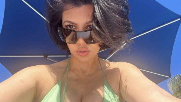 Kourtney Kardashian Shares First Photo of Her Bare Pregnant Belly