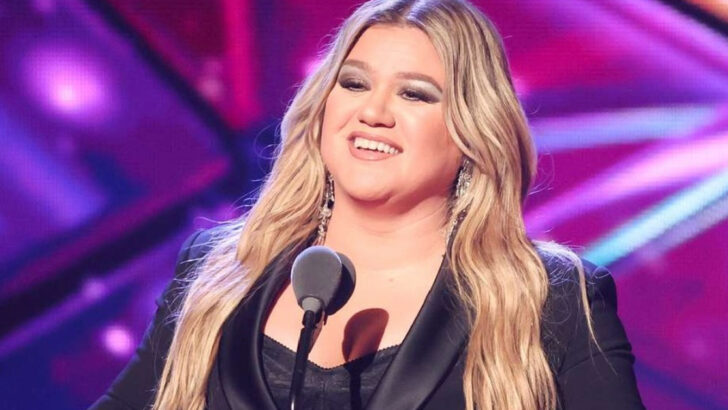 Kelly Clarkson Admits To Spanking Her Children And The Internet Can’t Handle It