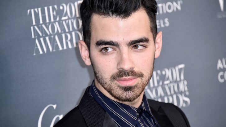 Joe Jonas Pooped In His White Pants While On Stage And I’m Dying Right Now