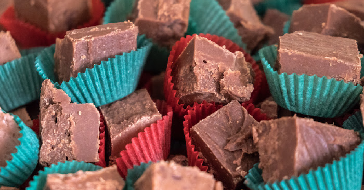 How To Make 2 Ingredient Christmas Fudge